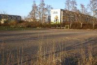 In Eigeninitiative haben sich die jugendlichen Nutzer wieder Tore organisiert. Bild